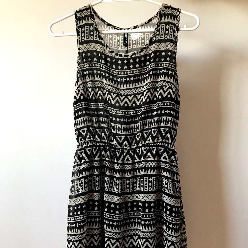 H&M Divided Black and White/Cream Patterned Flared Sleeveless Dress